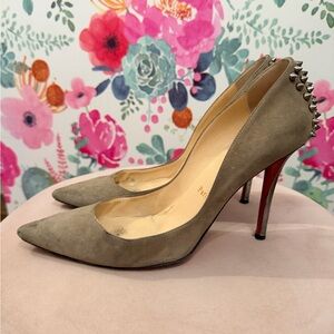 Christian Louboutin Zappa 100 Suede/Specchio heel. 1061 Cendre/Gun